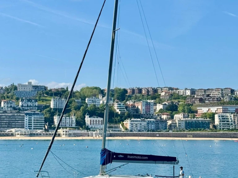 Sailboat hire in Donostia / San Sebastián - Bénéteau First 40.7