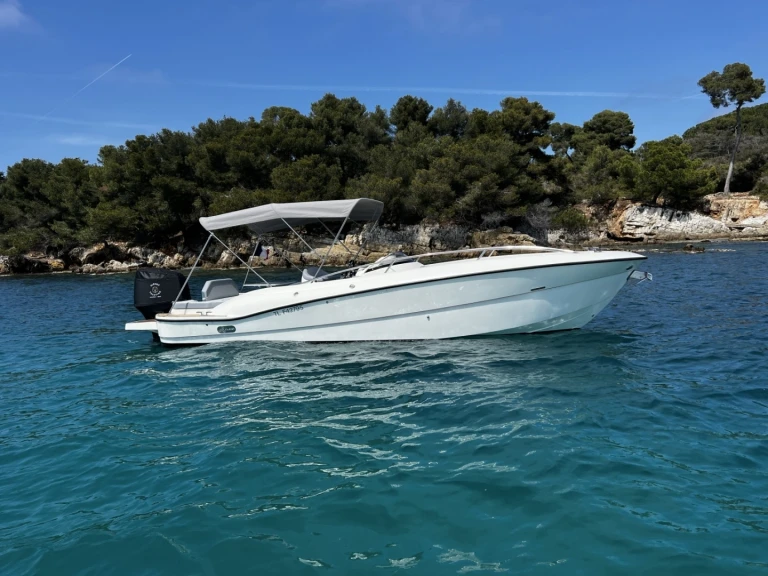Hire Motorboat Clear with a boat licence
