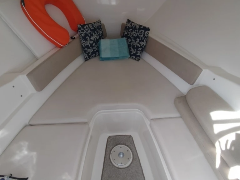 Motorboat hire in Mandelieu-la-Napoule - Bayliner Bayliner 742 Cuddy