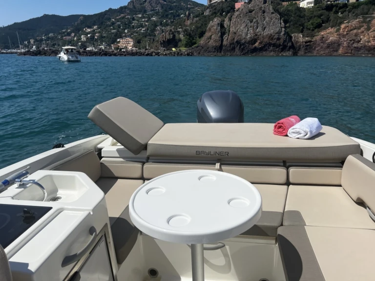 Charter a Bayliner VR6 in Mandelieu-la-Napoule on Samboat