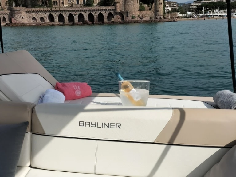Yacht hire Mandelieu-la-Napoule cheap Bayliner 742 Cuddy