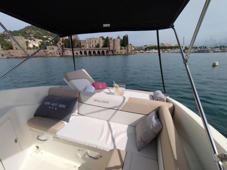 Motorboat hire in Mandelieu-la-Napoule - Bayliner Bayliner 742 Cuddy