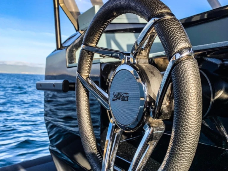 Charter a Sea Water SEA WATER 320 in Cogolin on Samboat