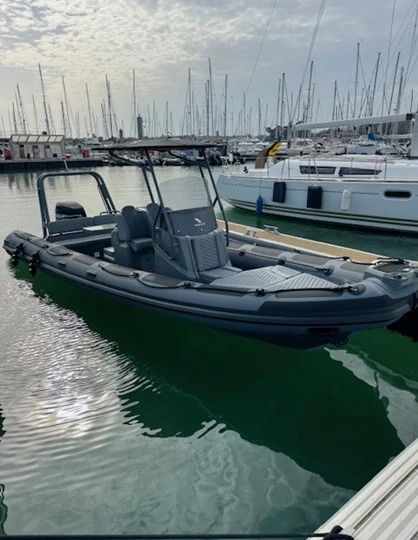 Hire RIB Highfield with a boat licence