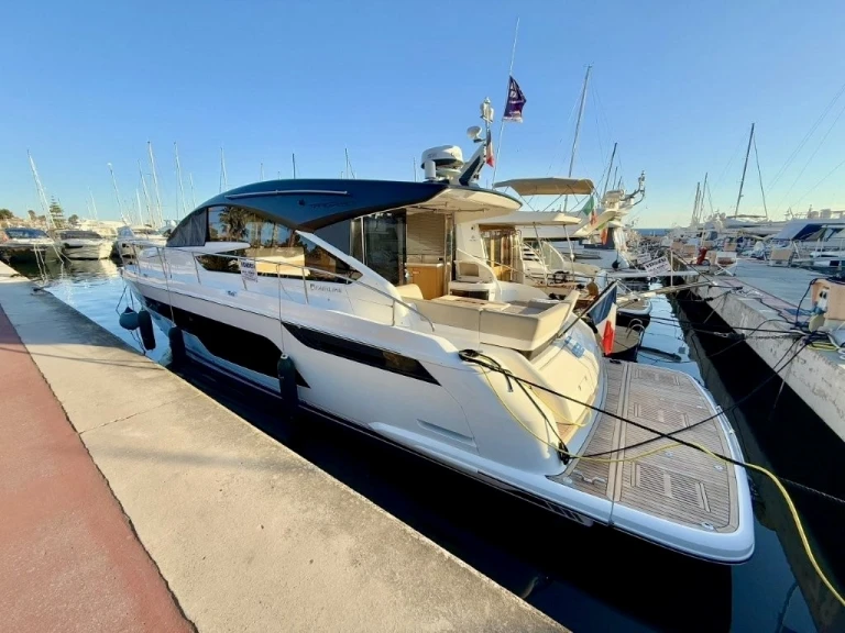 Hire Luxury Yacht with or without skipper Fairline Port Grimaud
