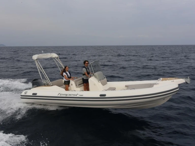 Hire a Capelli Tempest 700 Sun Marine de Sant'Ambrogio