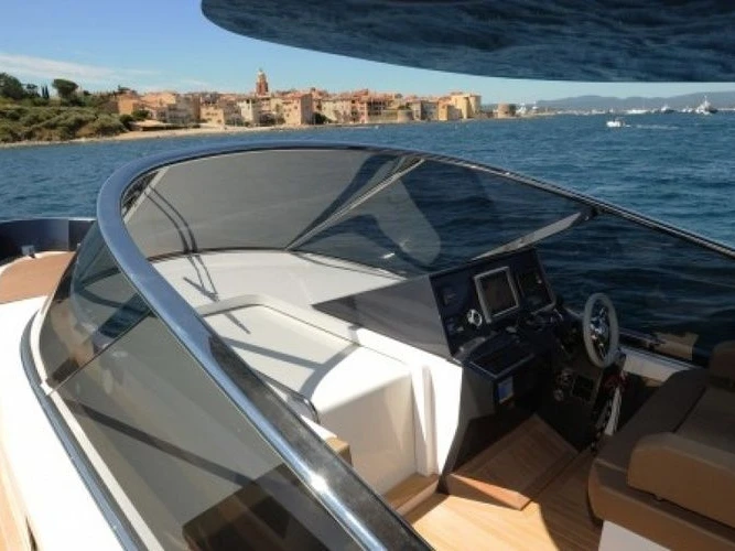 Motorboat to hire Cogolin at the best price