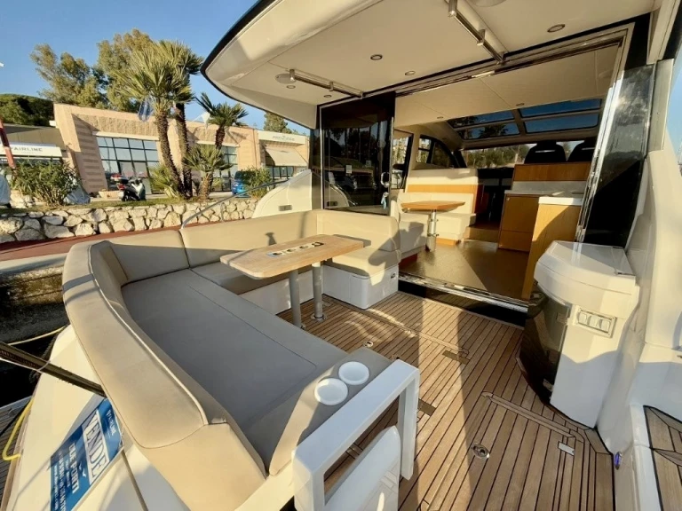 Hire Luxury Yacht with or without skipper Fairline Port Grimaud