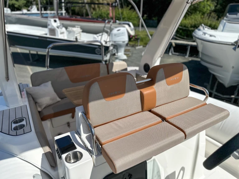 Yacht hire La Flotte cheap Medline 7.5