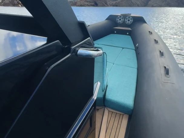 Hire RIB Custom with a boat licence
