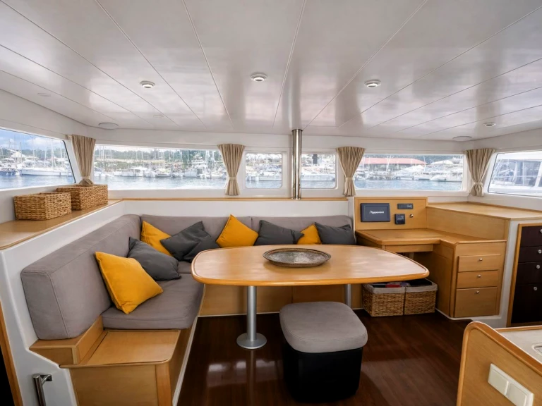 Charter a Lagoon Lagoon 400 in Ibiza Town on Samboat