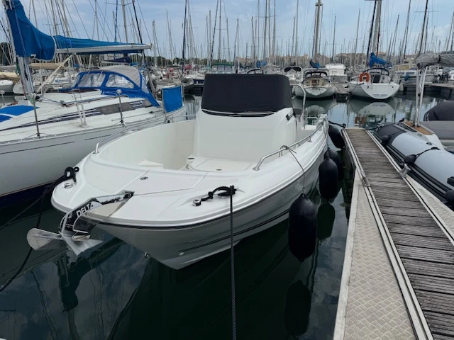 Motorboat hire in La Rochelle - Jeanneau Cap Camarat 7.5 CC