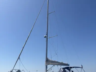 Hire Sailboat Jeanneau with a boat licence