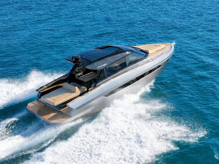 Hire Luxury Yacht Focus with a boat licence
