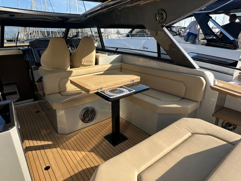 Yacht charter Ibiza Town - Focus 3X on SamBoat