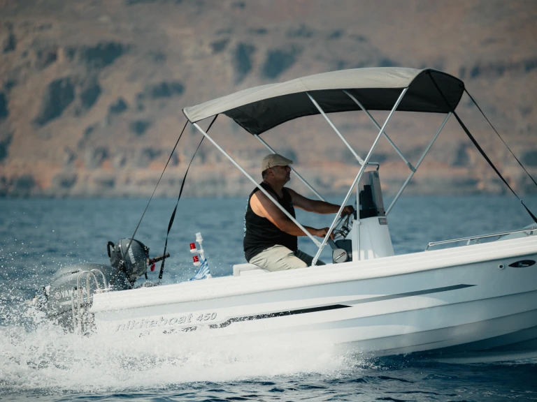 Charter a Nikita Nikita 450 in Órmos Makry-Gialoú on Samboat