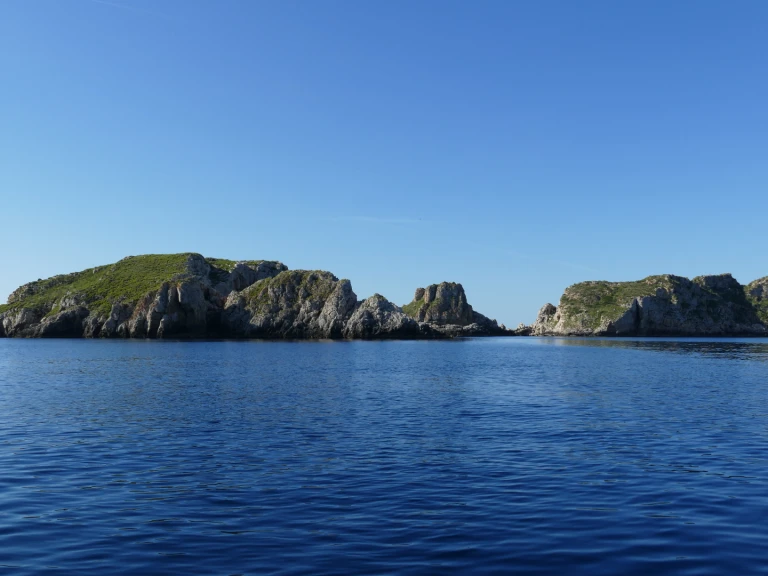 Charter a Estable Estable 500 Consola in Port Adriano on Samboat