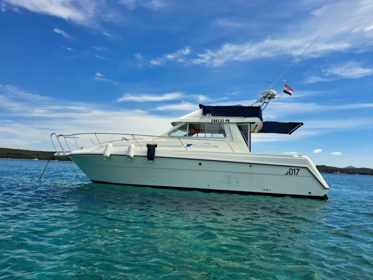 Motorboat to hire World at the best price
