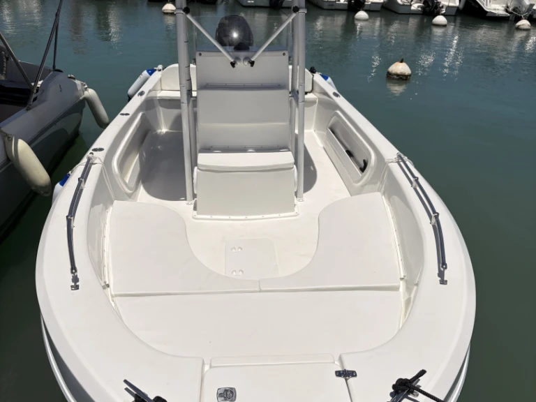 Charter a Forboat 23' in Pointe-à-Pitre on Samboat