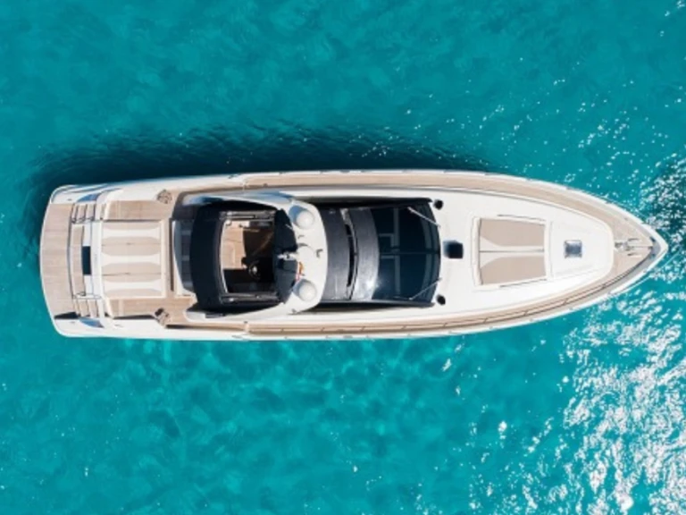 Hire Luxury Yacht Riva with a boat licence