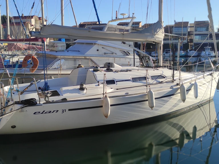 Sailboat to hire Gruissan at the best price