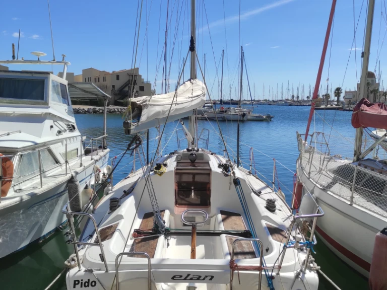 Yacht charter Gruissan - Elan Elan 31 on SamBoat