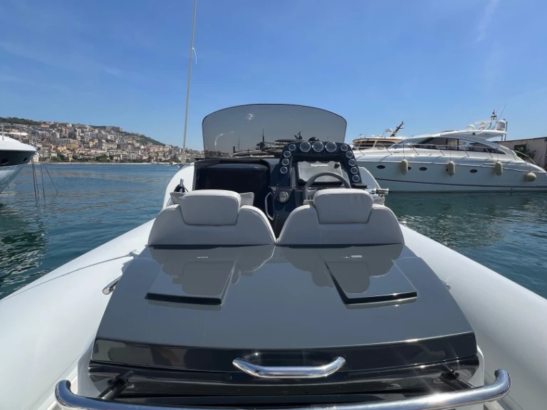 RIB hire in Naples - Sacs Strider 11