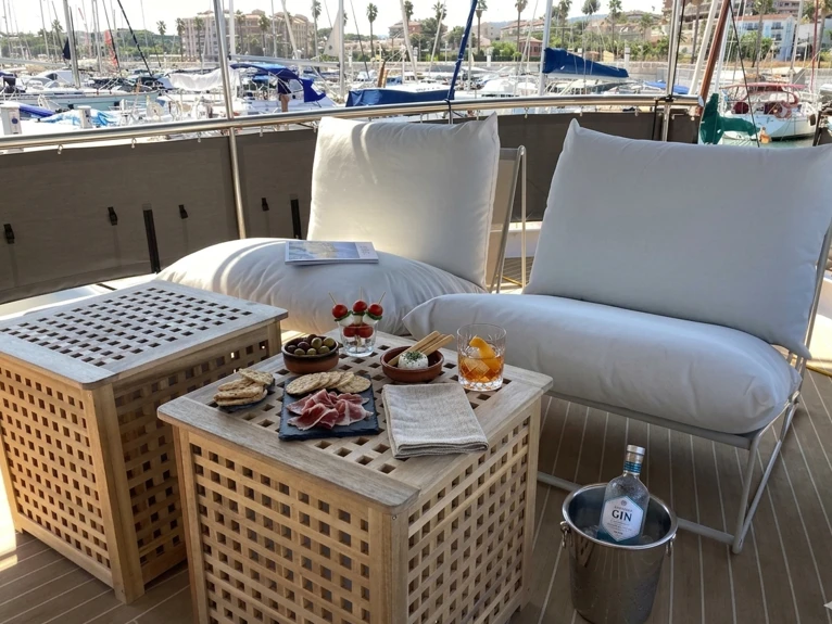 Hire Luxury Yacht with or without skipper Van-Dutch Barcelona