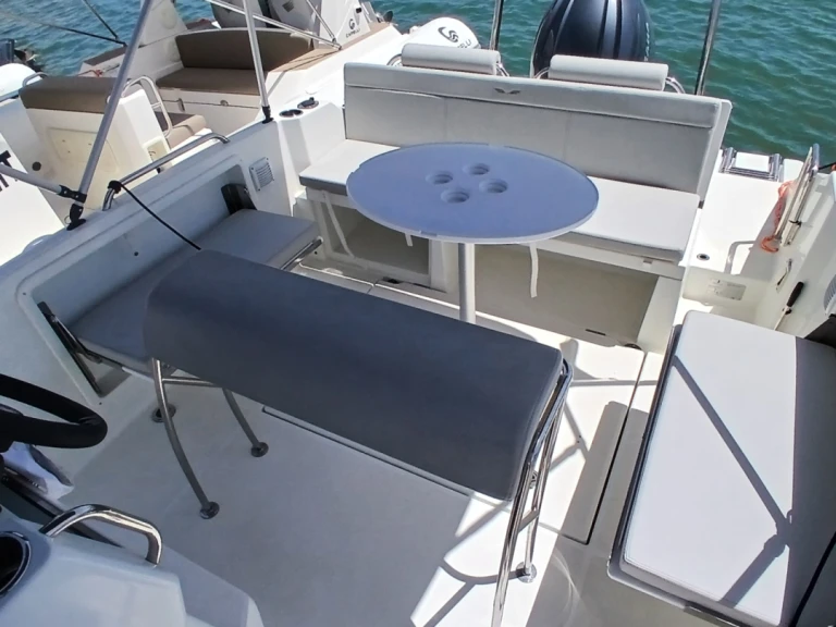 Hire a Bénéteau Flyer 7 SPACEdeck Portimão