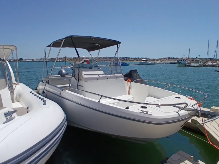 Motorboat to hire Portimão at the best price
