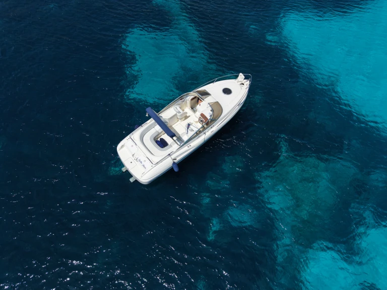 Charter a Cranchi Corallo 840 in Poltu Quatu on Samboat