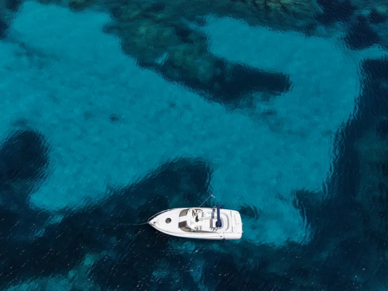 Motorboat hire in Poltu Quatu - Cranchi Corallo 840
