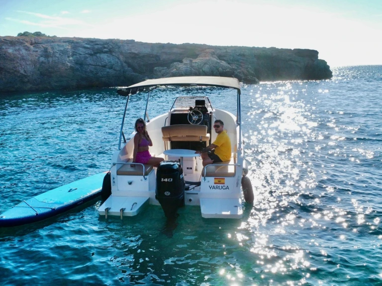 Hire Motorboat Cattleya with a boat licence