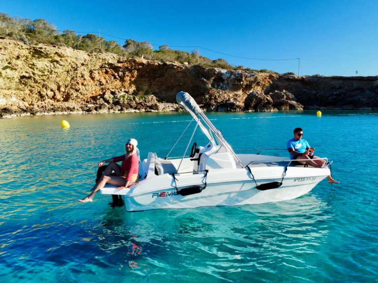 Hire a Remus Remus 450 open Sant Antoni de Portmany