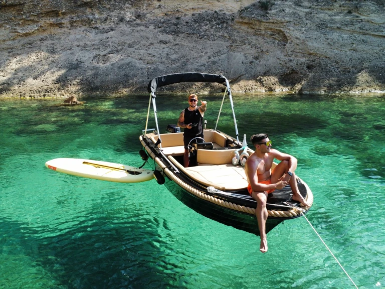 Motorboat to hire Sant Antoni de Portmany at the best price