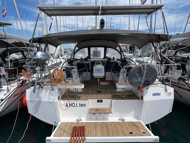 Hire Sailboat Bavaria with a boat licence