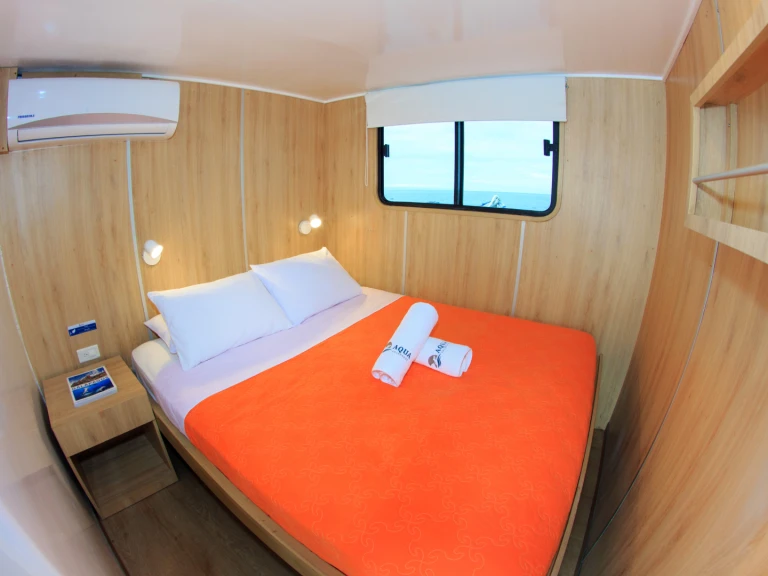Hire a  Motoryacht - Aqua Puerto Baquerizo Moreno