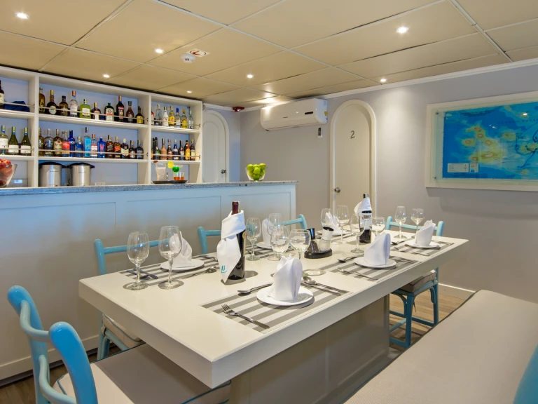 Hire Catamaran  with a boat licence