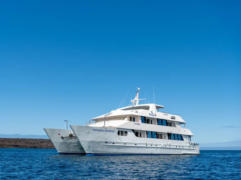 Catamaran to hire Baltra Island at the best price