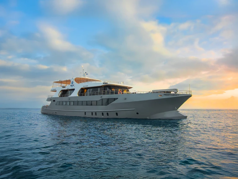Luxury Yacht to hire Puerto Baquerizo Moreno at the best price