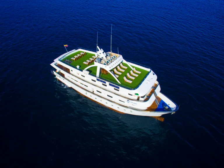 Charter a  Motoryacht - Solaris in Baltra Island on Samboat