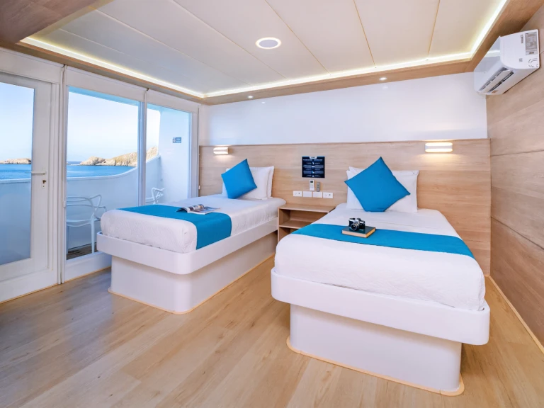Catamaran hire in Baltra Island -  Catamaran - Treasure
