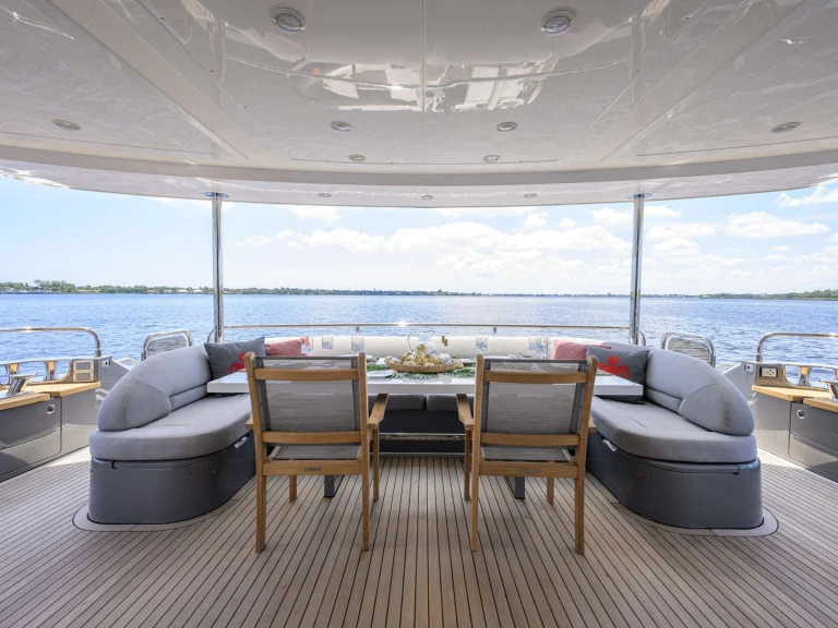 Yacht charter State of Florida - Princess, UK SPECTRE on SamBoat