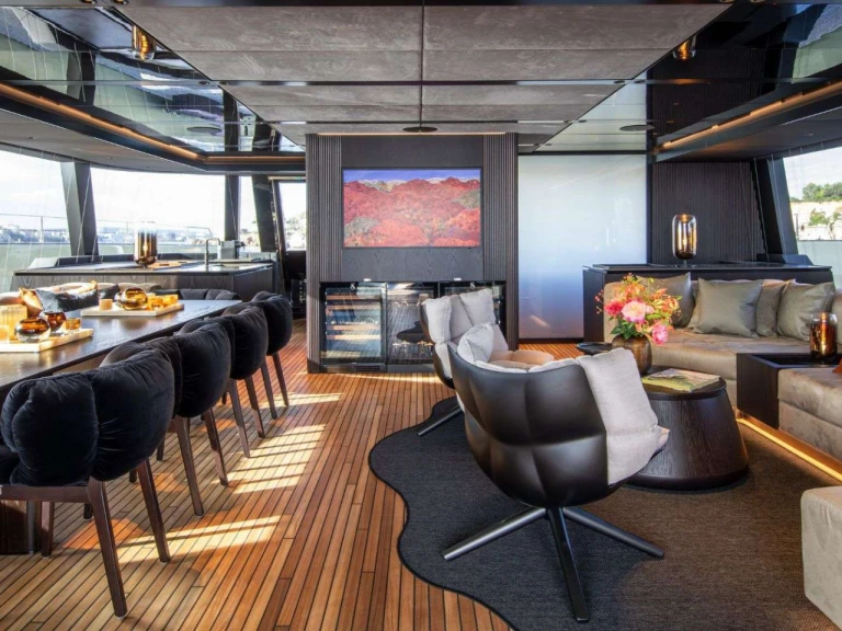 Hire Luxury Yacht Sunreef with a boat licence