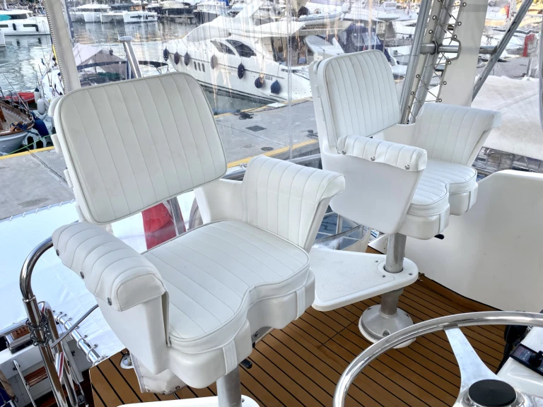 Yacht charter Monastiri Bay -  Hatteras 50 Convertible on SamBoat