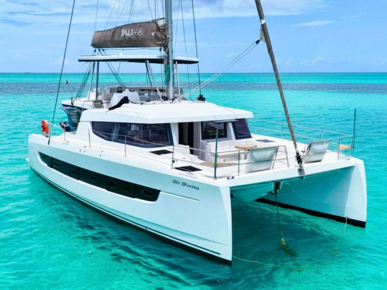 Hire Luxury Yacht Bali with a boat licence