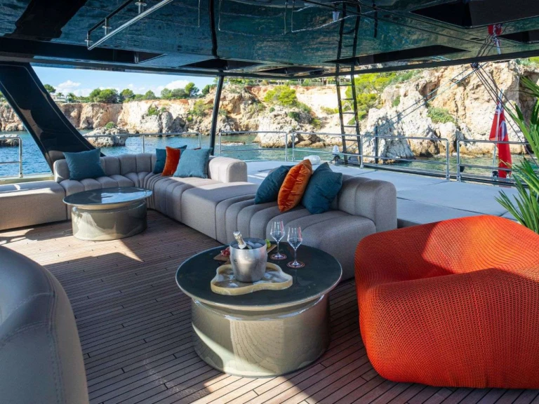 Hire Luxury Yacht with or without skipper Sunreef Naples