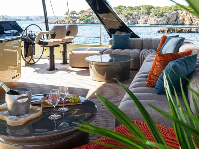 Luxury Yacht to hire Naples at the best price