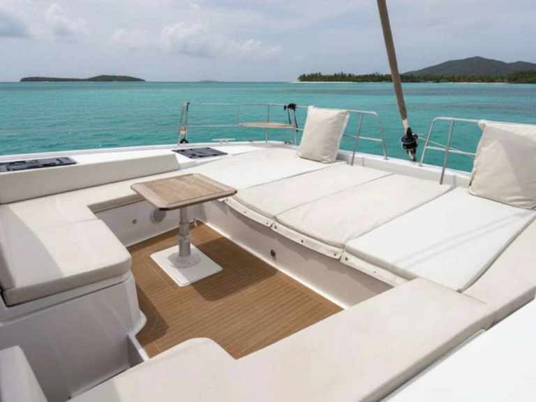 Hire Luxury Yacht Bali with a boat licence