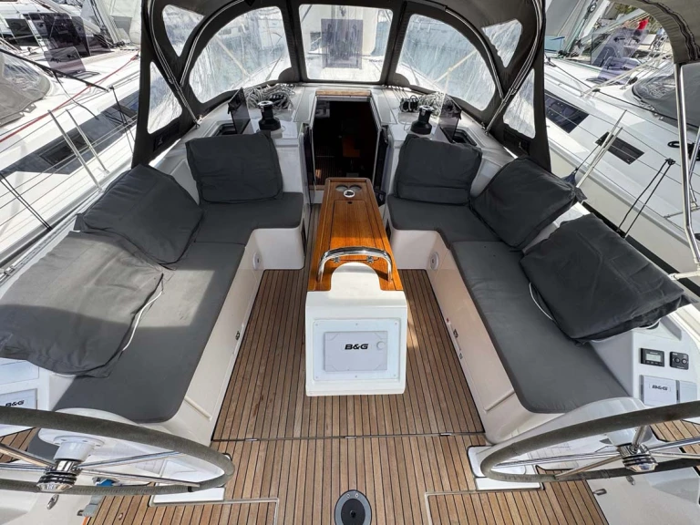 Yacht hire Trogir cheap Bavaria C42